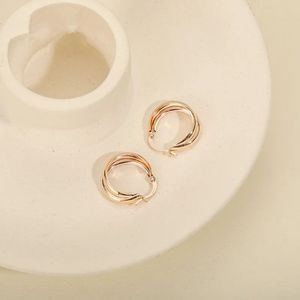 Aros de Oro de 18K Xinfly para Mujer, Brillantes, con Doble Círculo, Diseño de la Suerte - Product Image 4