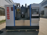 Machine de fraisage verticale CNC automatique UYANG Vmc850 stable de Chine, outil de coupe de métal haute précision BT40 avec commande KND