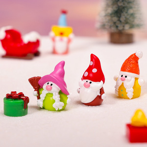 Figurines de Noël colorées en gros : mini-gnomes et ornements mignons en résine pour décorations de village de Noël et projets de bricolage - Product Image 4
