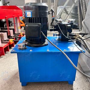 Machine de formage à rouleaux pour barrières de sécurité routière en acier de haute qualité, pour la construction de garde-corps de route en métal, à vendre - Product Image 4