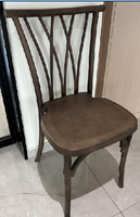 Chaises de salle à manger en bois massif Oka avec dossier croisé pour églises, hôtels et restaurants, idéales pour les salons au Nigeria