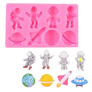 Moule en silicone DIY pour décoration <span class=keywords><strong>de</strong></span> gâteaux et fondants, motifs classiques populaires 3D : 8 dessins <span class=keywords><strong>de</strong></span> dessins animés, astronaute, OVNI, fusée, Terre - Prix usine - Product Image 1