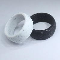 Bague en silicone best-seller, mode européenne et américaine, 87 mm, motif marbré blanc et noir, alliances pour couple