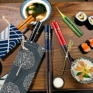 Baguettes japonaises écologiques en bois, portables, à surface lisse, avec poignée laquée imprimée, pointues, en coffret cadeau de voyage - Product Image 2