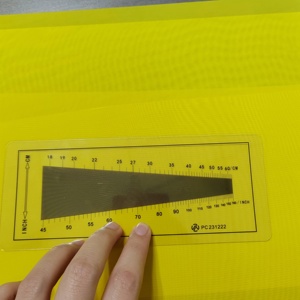 Tela de malla de serigrafía de poliéster blanco amarillo 80-300 tela de perno de malla con forma de agujero cuadrado para aplicaciones de filtro - Product Image 3