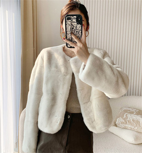 <span class=keywords><strong>Giacca</strong></span> di <span class=keywords><strong>pelliccia</strong></span> di visone marrone con collo rotondo di alta qualità per ragazze cappotto di visone bianco da donna con Design orizzontale - Product Image 4