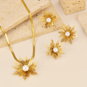 Juego de <span class=keywords><strong>Accesorios</strong></span> de Alta Calidad con Diseño Clásico de Flores, Incrustaciones de Perlas y Circonitas, Chapado en Oro de 18k, <span class=keywords><strong>Joyería</strong></span> de Acero Inoxidable para Bodas y Fiestas - Product Image 3