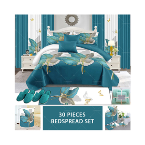 Parure de lit de luxe 30 pièces en coton style américain, motif Love, pour lit King Size, avec couvre-lit et rideaux - Product Image 3