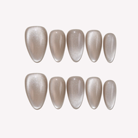 Offre Spéciale – Ongles Press-On Amande Effet Œil de Chat en Acrylique Gris Nude Minimaliste et Tendance, Faits Main, Longueur Moyenne, Personnalisables