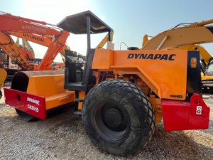 Rouleau compresseur routier DYNAPAC CA30D d'occasion à prix avantageux avec tambour simple en bon état Dynapac CA25d CA251D Ca30d CA301D Compacteurs routiers - Product Image 2