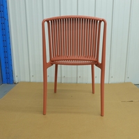 Chaises de salle à manger en polypropylène bon marché, nouvelle conception, robustes, empilables, sans accoudoirs, en plastique, pour restaurant
