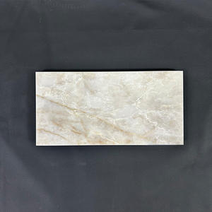 Dalle de quartz de luxe imprimée Goldtop ODM OEM avec veines réalistes 7011 Taj Mahal PD pour comptoir de cuisine blanc et revêtement mural - Product Image 2