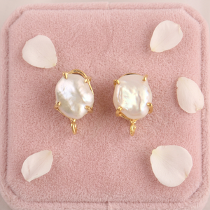 Pendientes Minimalistas Hechos a Mano con Perlas Orgánicas de Agua Dulce, Conector DIY con Engaste de Oro para Diseño de Joyería Única - Product Image 3