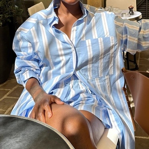 เสื้อเชิ้ตแขนยาวลายทางสีสันตัดกันสำหรับผู้หญิงและกางเกงขาสั้นสไตล์แอฟริกันอเนกประสงค์แบบลำลอง ชุดเซ็ต 2 ชิ้น แฟชั่น - Product Image 2