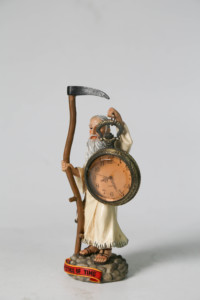 Mystics of Time - Estatua de Papá Tiempo pintada a mano con guadaña y reloj, decoración coleccionable para el hogar y la oficina - Product Image 2