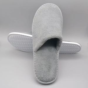 Pantofole <span class=keywords><strong>da</strong></span> Matrimonio Personalizzate con Logo, in Pile Corallo Riciclato, Morbide e Confortevoli, Monouso, per Hotel, Riciclabili e Lavabili - Product Image 5