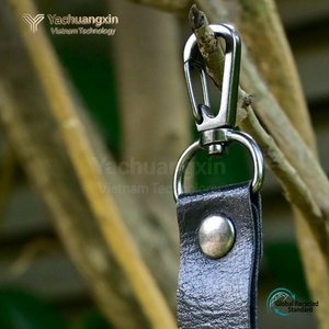 Llavero de Cuero con Campana de Oso y Cierre Metálico para Senderismo, Camping y Uso al Aire Libre, Colores Marrón y Negro, Paquete de 2 - Product Image 5