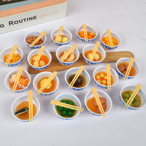 Modelo de tazón pequeño de porcelana azul y blanca de estilo chino de 4 cm, juguete de comida especializada - Product Image 1