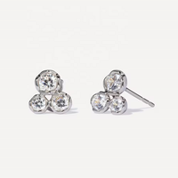 LOZRUNVE Eleganter, schlichter Schmuck, 925er Sterlingsilber, Weißgold, dreifache Blumen-Gänseblümchen-Ohrstecker