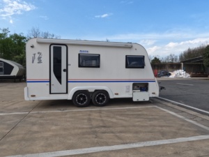 Remolque de Camping de Aluminio de Doble Eje para Viajes Familiares, Caravana de Lujo con Cocina y Baño para Expediciones de Aventura al Aire Libre - Product Image 2