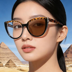 Nouvelles lunettes de soleil œil de chat tendance pour femmes, protection UV400, monture en plastique et métal, couleur noire, style urbain extérieur - Product Image 1