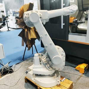 Cobot 6 axes HWINT économique pour l'automatisation des postes de soudage, la fabrication et la manutention de tuyaux - Product Image 1