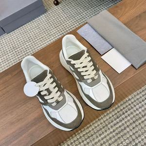 Diseñador de marcas famosas diseña zapatos. Calzado deportivo de verano, acolchado, clásico y moderno, zapatillas de lona duraderas - Product Image 4