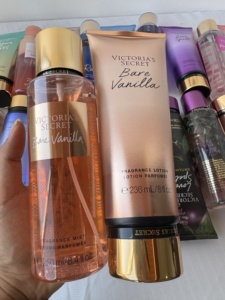 Set <span class=keywords><strong>de</strong></span> Perfume y Loción Velnet Petels Love Spell, Fragancia Original <span class=keywords><strong>de</strong></span> Victoria'<span class=keywords><strong>s</strong></span> Secret, Perfume para Mujer, Venta al Por Mayor - Product Image 3