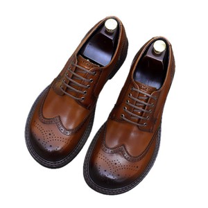 Zapatos de cuero formales retro con brocado grabado, hechos a mano de alta gama, con cordones, para hombre, estilo casual de negocios. - Product Image 1