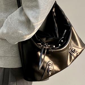 Sac fourre-tout tendance pour femme en PU grande capacité, doublure polyester, fermeture éclair, léger, avec une seule poignée, sac à bandoulière et sac porté croisé - Product Image 1