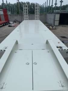 Semi-remorque surbaissée en acier de qualité supérieure 40 pieds, 2 essieux, certifiée DOT/ADR, charge utile 30000 kg, Truckpillar, plaque diamantée, mécanique - Product Image 3