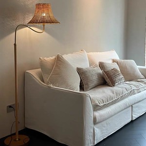 Lampadaire en bambou avec abat-jour en paille tressée, hauteur réglable, source lumineuse LED, pour salon, chambre à coucher, utilisation en extérieur - Product Image 1