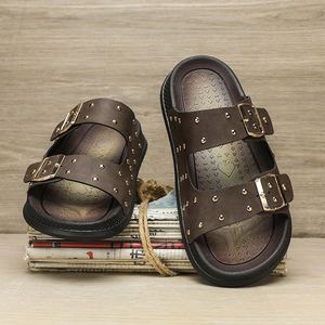 Sandales noires en PVC à enfiler avec boucles et clous dorés, bout ouvert, semelle extérieure en caoutchouc antidérapante, chaussures d'été pour hommes - Product Image 5