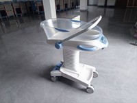 Lit bébé médical MT MEDICAL pour hôpital, berceau pour nouveau-né en ABS, lit bébé médical avec roulettes pour salle de maternité