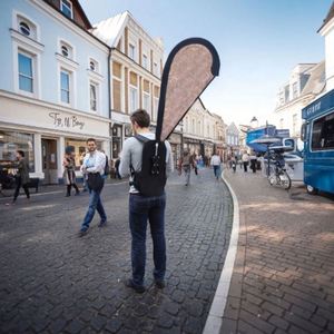 Drapeau publicitaire cycliste en vinyle maillé imprimé numériquement pour extérieur, avec logo personnalisé et design imprimé, de haute qualité, pour mât de drapeau en aluminium - Product Image 5