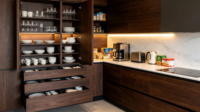 Ensemble complet d'armoires de cuisine contemporaines à finition mixte, meubles d'îlot en marbre, armoires murales, solution tout-en-un FF&E, commande en gros