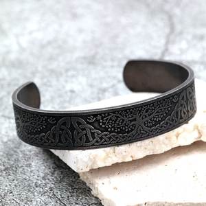 Bracelet nordique rétro en acier inoxydable pour hommes, design arbre de vie, finition vieillie, bijoux cadeau - Product Image 1