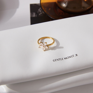 J & D时尚18k金不锈钢五瓣花白色锆石简约女性珠宝戒指 - Product Image 4