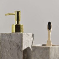 Ensemble d'accessoires de salle de bain en marbre naturel massif, distributeur de savon, flacon de shampoing, porte-brosse à dents, organisateur pour salle de bain d'hôtel