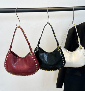 Sac à bandoulière de haute qualité, sac pour femme portable à rivets, sac à bandoulière décontracté en cuir PU, sac fourre-tout de fabricant en gros - Product Image 1