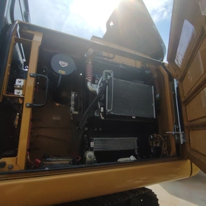 Excavatrice Cat320EL d'occasion, modèle 2023, 20 tonnes, godet de 1 m, fabriquée au Japon, à vendre à prix réduit - Product Image 4