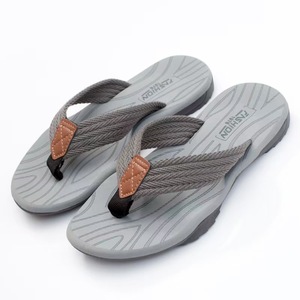 Infradito da uomo alla moda in EVA per esterni, con plateau, tinta unita, suola morbida, leggere, con cuscino d'aria, traspiranti e antiscivolo - Product Image 3