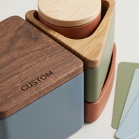 Jeu de correspondance sensoriel triangulaire en bois Montessori OEM personnalisé avec cartes de référence des textures et couleurs, pour le rangement et la stimulation géométrique