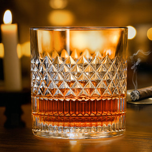 Ensemble de verres à whisky vintage de luxe léger, style rétro, à motifs en relief, verres à spiritueux classiques pour bars, KTV et usage domestique - Product Image 1