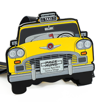 Usine personnalisée de bonne qualité avec votre propre logo design émail souple en alliage de zinc moulé sous pression logo en forme de voiture médaille créative