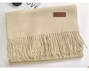 Écharpe grise en cachemire pour femme avec frange Écharpe d'hiver douce et chaude Écharpe de marque à la mode pour le temps froid - Product Image 3