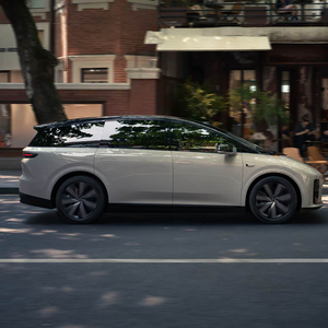 รถยนต์ไฟฟ้า Li Xiang I8 รุ่น MPV ขนาดใหญ่ ระยะทางวิ่งไกล พร้อมหลังคาซันรูฟ พื้นที่กว้างขวาง รองรับการชาร์จเร็ว - Product Image 3