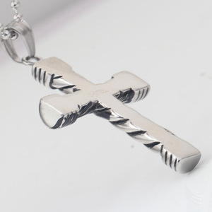 Collar con Colgante de Cruz, Diseño Trenzado de Acero de Titanio, Joyería de Moda para Mujer, Cadena de 60 cm - Product Image 4