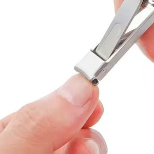 Cortauñas plegable mini portátil con diseño de bloqueo para evitar apertura accidental; herramienta de cuidado de uñas tipo llavero. - Product Image 3