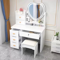 Ensemble de coiffeuse assez bon marché Table de maquillage moderne avec vanité rose clair pour filles Nouveau design Table de chevet avec miroir en forme de cœur